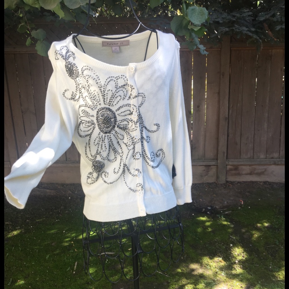 Cream sweater with Pewter appliqué!